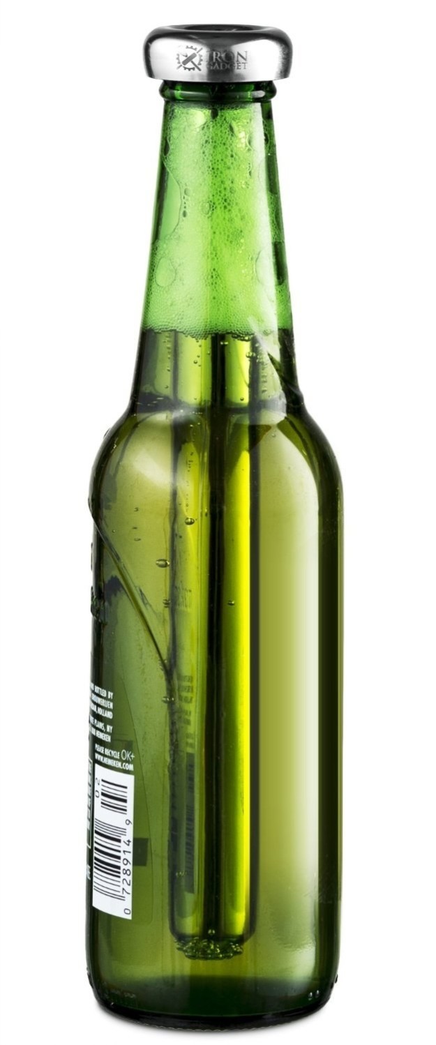 Avete in borsa una birra, ma avete paura che si riscaldi? Ecco un semplice bastoncino che, inserito all'interno della bottiglia, manterrà ghiacciata la vostra birra!
