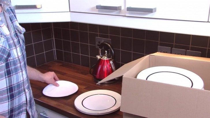 9. Per evitare la rottura dei piatti, potete inserirne uno di carta tra due di vetro.