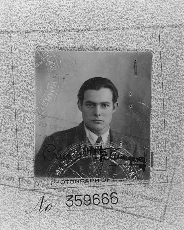 3. La foto del passaporto di Ernest Hemingway (1923).