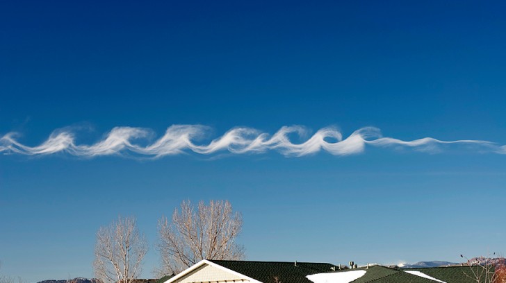14. Des nuages causés par l'instabilité de la dynamique des fluides (instabilité de Kelvin - Helmholtz ) .