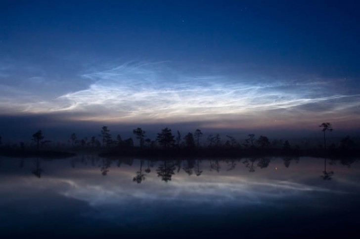 7. Nubi nottilucenti nel parco nazionale di Soomaa - Estonia.