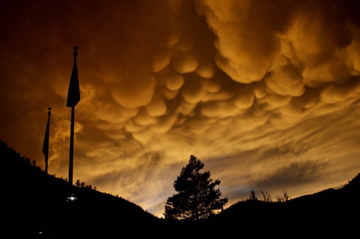 9. Een voorbeeld van een mammatus, een bijzondere onweerswolk.