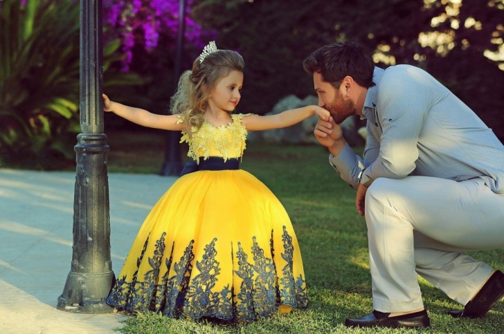 Même si elle grandit, sa petite fille restera toujours une princesse.