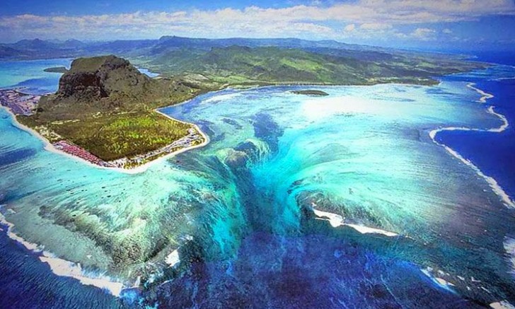 Chute d’eau sous-marine (Ile Maurice)