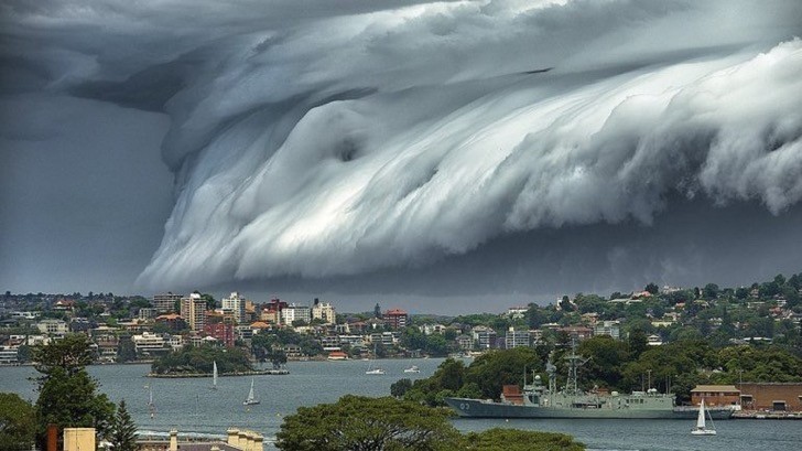 4. Es scheint wie eine Szene aus einem Film... dabei ist es nur ein Gewitter das über Sydney aufzieht