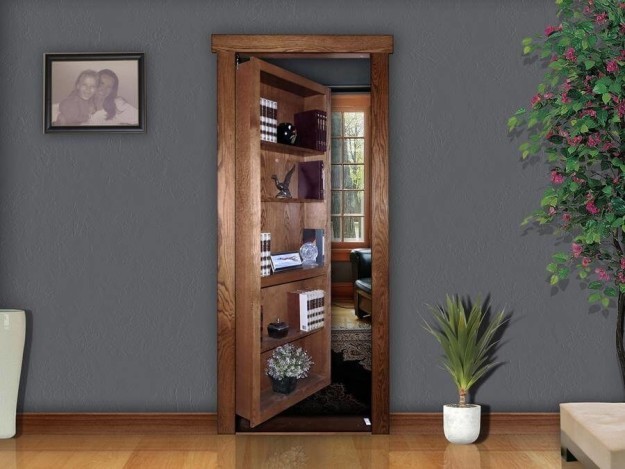 7. Se oltre ai libri amate il mistero, ecco la libreria-porta dietro la quale nascondere l'accesso a un'altra stanza...