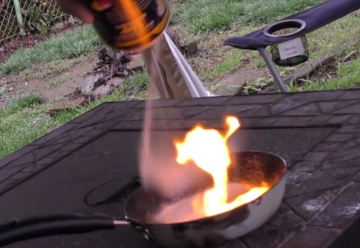 O sal consegue agir como dissipador de calor, por isso é importante tê-lo sempre à mão em caso de chamas perigosas ou até em caso de incêndio.