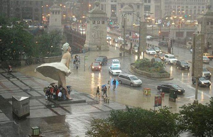 Pluie à Chicago: tout le monde sait où s'abriter.