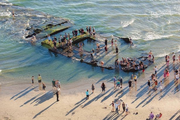 Così rimase sulla spiaggia di Coronado Beach, in San Diego, ed ora un'altra tempesta l'ha fatta riemergere!