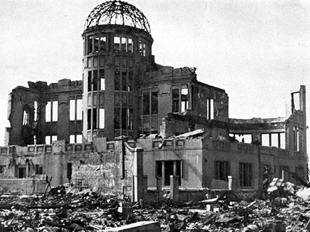 5. ... poco dopo ecco la foto simbolo: esso fu uno dei pochi edifici a resistere al bombardamento atomico, ribattezzato Memoriale della pace di Hiroshima.