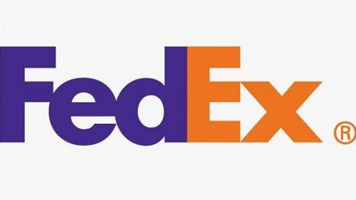 3. Avez-vous déjà remarqué ce qui se cache dans le logo de FedEx ? Eh oui, entre l'espace entre le 'E' et 'x' il y a une flèche.