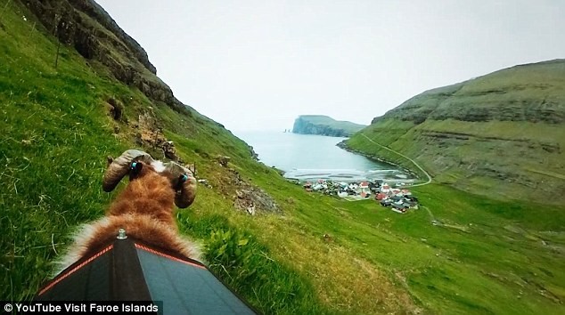 Per tale motivo gli abitanti delle isole Faroe non hanno gradito il rifiuto di Google di perlustrare le loro zone: Street View è una vetrina per molti turisti informatizzati.
