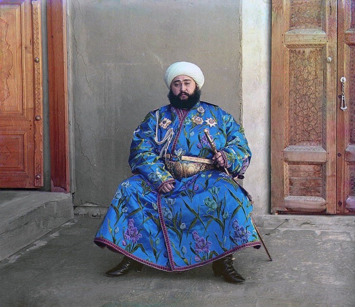 1. Portret van emir Alim Khan (1880-1944), hoofd van het islamitische land Bukhara dat niet meer bestaat - 1990.