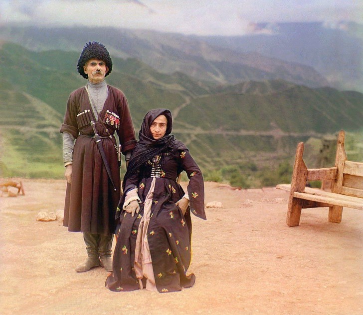10. Een echtpaar poseert in de Gunibskij-regio (tegenwoordig Dagestan) - 1907-1915.