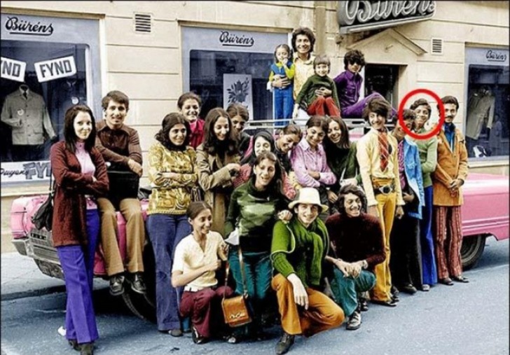 17. Oussama Ben Laden, 14 ans, est en vacances en Suède avec sa famille (1970).