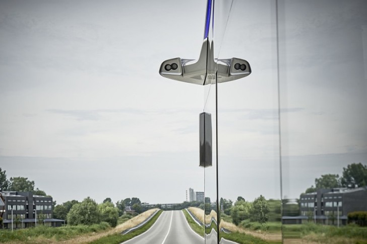 Il bus dotato della tecnologia 'Citypilot' è in grado di rilevare la presenza di semafori e di interagire con loro in modo da ottenere un passaggio preferenziale in completa sicurezza.