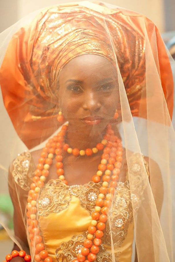 2. Nigeriaanse bruid: Er leven veel bevolkingsgroepen in Nigeria maar wat je veel ziet is het algemene gebruik van levendige kleuren en het gebruik van de 'gele,' een hoofddeksel dat wordt gedragen door vrouwen.