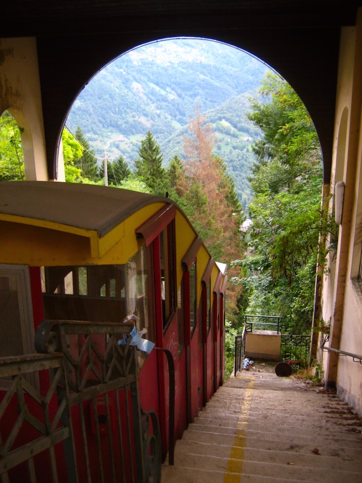 Istituzioni pubbliche e private stanno cercando una soluzione per rimettere a nuovo la struttura... ma bisogna ricordare che la San Pellegrino è stata venduta alla Nestlé nel 1997.