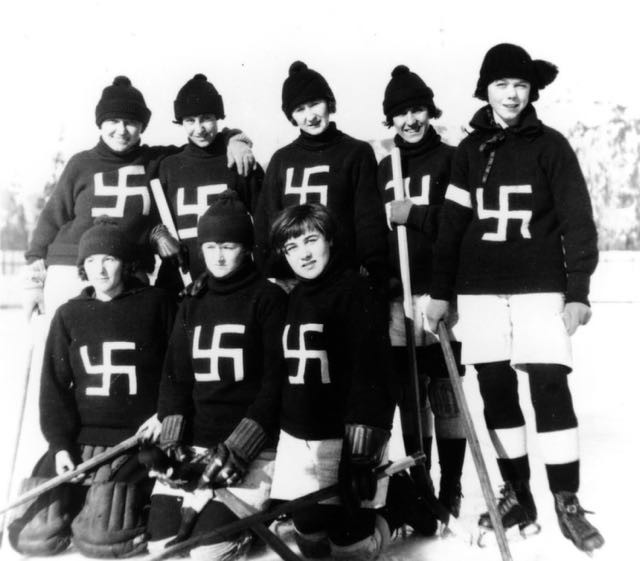 Squadre sportive la utilizzarono come identificativo del proprio team, come questi giocatori di hockey canadesi.