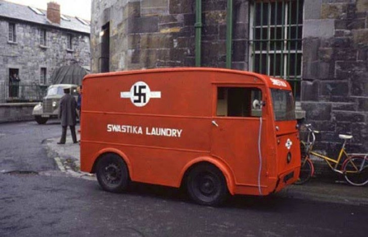 Venne impiegata anche come simbolo di una lavanderia irlandese, nel 1912.