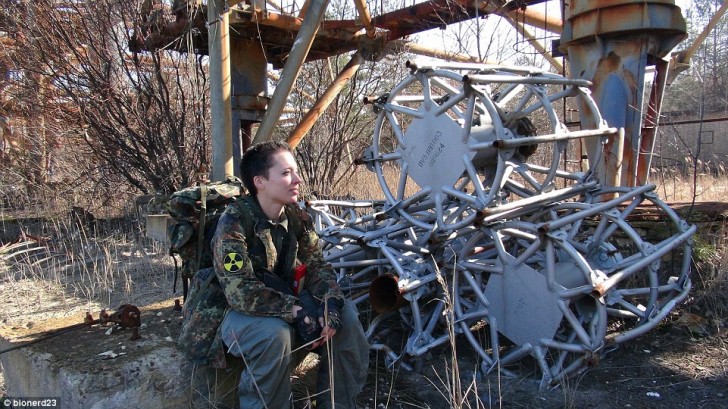 Esta foto ha sido sacada a los pies del sistema de radar situado en el corazon de la zona de exclusion de chernobyl