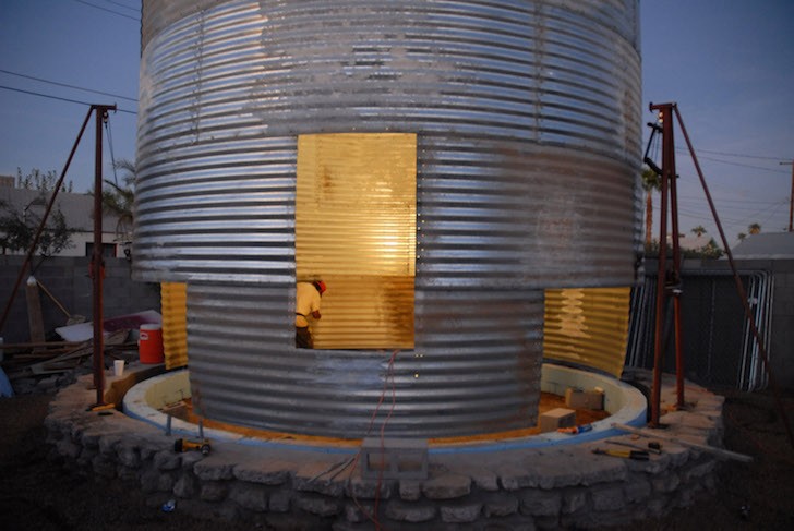 Una coppia acquista un vecchio silo per cereali e riesce a trasformarlo in una casa mozzafiato - 14