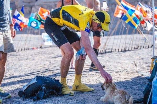 Nadat ze de finish hadden bereikt, heeft Dion de hond achtergelaten in handen van een asiel en is momenteel bezig met een crowdfundingcampagne om de hond naar Schotland over te laten vliegen.