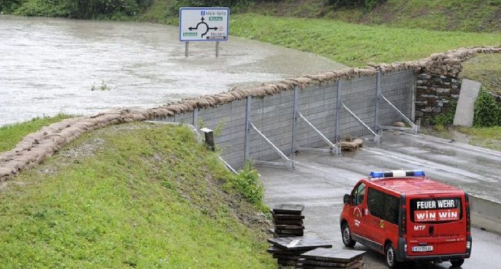 This anti-flood system is capable of stemming floodwaters to the height of 4.6 meters (15 feet).