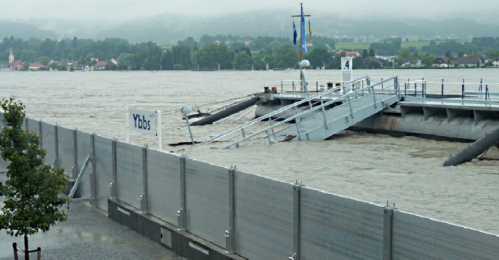Das Werk wurde im August 2012 fertig gestellt und hat sich bereits bei der Überschwemmung im folgenden Winter bewährt.