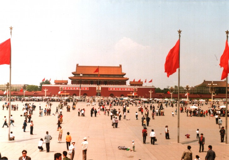 Pas op 9 juni werd er een officiële speech gehouden door iemand van de regering. Deng Xiaoping was aan het woord, de hoogste autoriteit van de Chinese Communistische Partij.