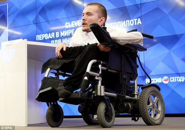Spiridonov est né avec la maladie Werdnig-Hoffmann, une forme d'atrophie musculaire spinale qui arrive à causer des difficultés graves de mouvements et de respiration.
