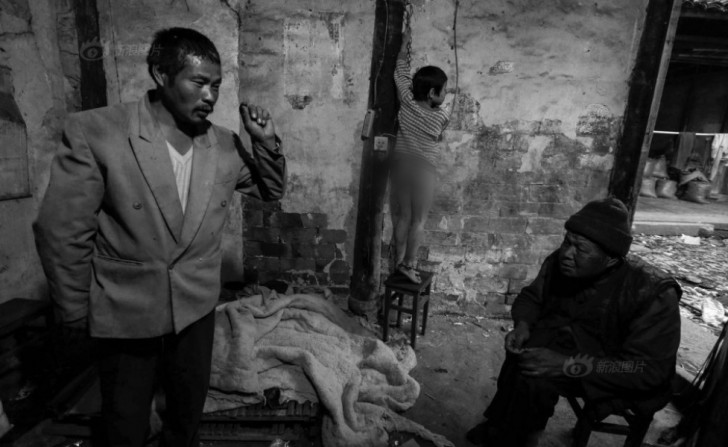 Angekettet durch ihre Familien: So leben die psychisch kranken in China, für die der Staat sich nicht interessiert - 4