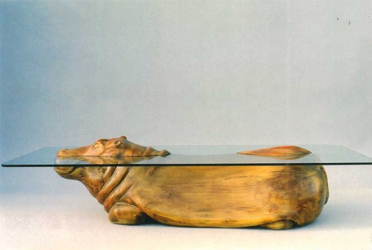 Il unit des sculptures en bois et des plaques de verre: voici ses tables hors du commun - 3