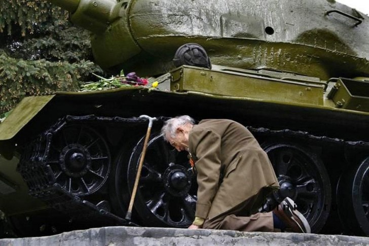 Un veterano russo della II Guerra Mondiale ritrova il carrarmato nel quale ha trascorso tutta la guerra.