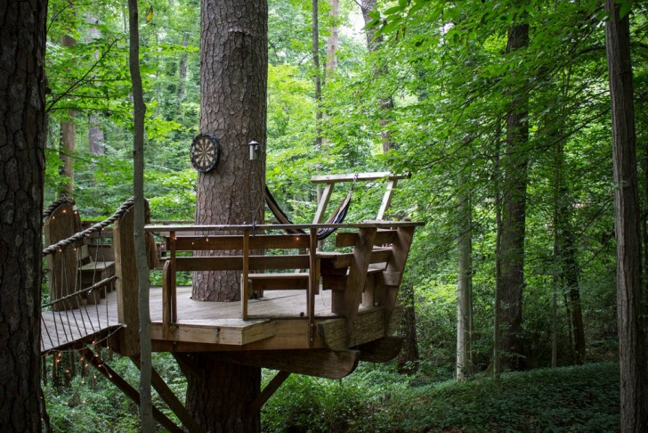 "Spirito": si tratta di un piano circolare con sedute disposte intorno ad un pino di oltre 150 anni!