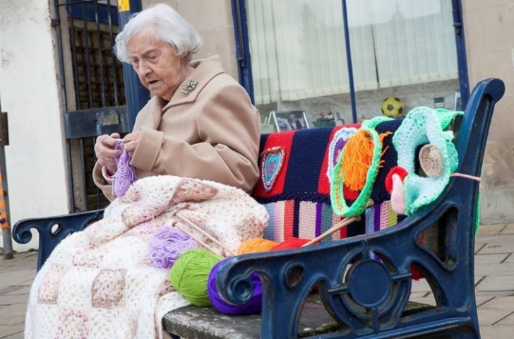 Per lo Yes Arts Festival del 2015, il gruppo di lavoratrici a maglia di cui fa parte Grace ha deciso di contribuire realizzando decorazioni tessili per le città di Selkirk, Yarrow ed Ettrick.