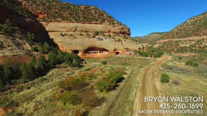 Le lieu choisi par le couple était le Canyon de Montezuma , à environ 20 minutes de la ville de Monticello, Utah.