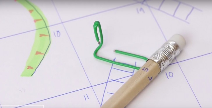 Infine non dimenticate di organizzare i minuti di svago! Create un gioco da tavolo usando la matita come dado e le graffette come pedine!