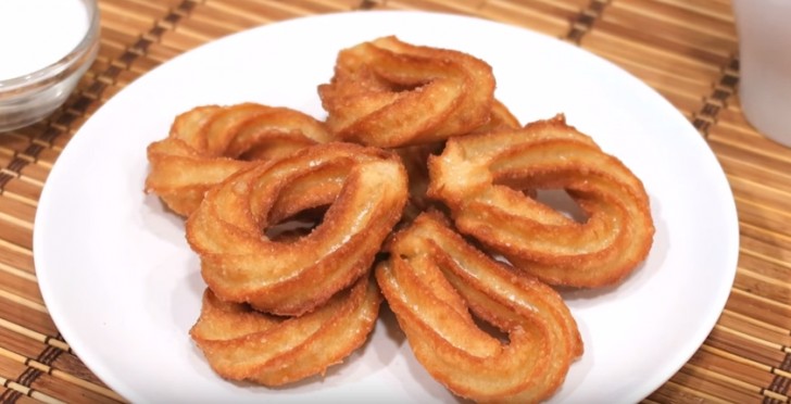Sprinkle with sugar and there is nothing left to do but taste this delicious pastry snack!