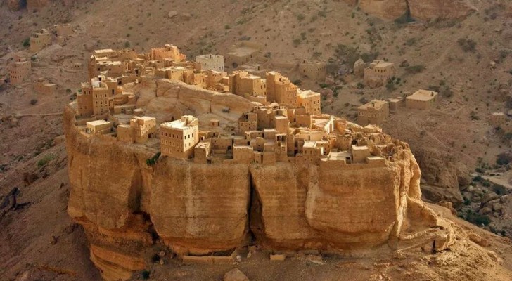 Fragili ma imponenti: ecco a voi i villaggi dello Yemen costruiti con fango e sabbia