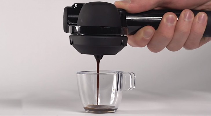 Um café espresso quando e onde você quiser? Esta é a invenção perfeita pra você!