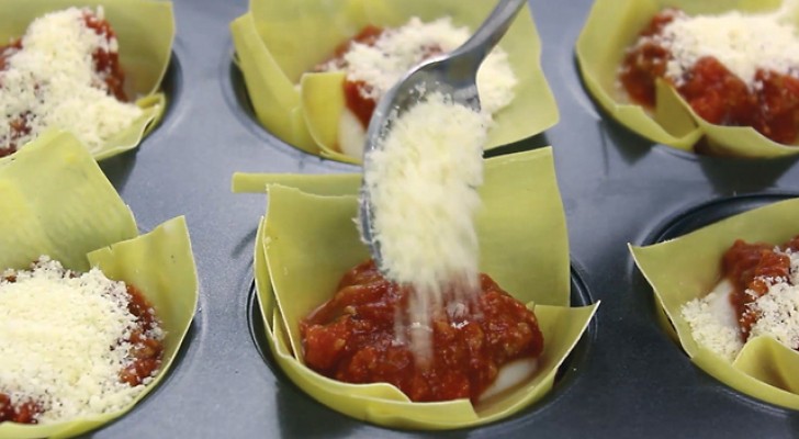 Zo maak je originele mini-lasagne met behulp van een muffinbakblik: origineel en overheerlijk!