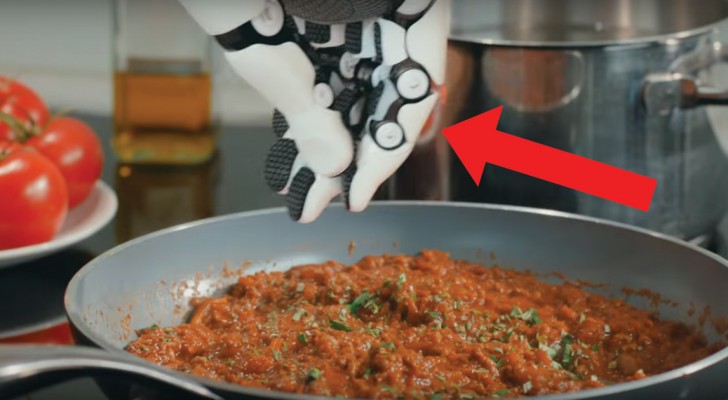 Questo robot chef potrebbe farvi davvero comodo: ecco come sarà la cucina del futuro