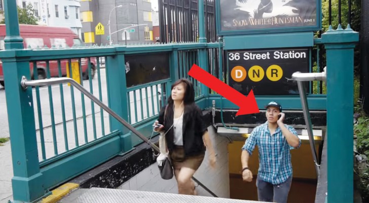 En esta estacion de la metro de New Yor ocurre cada vez la misma escena: miren los pasantes
