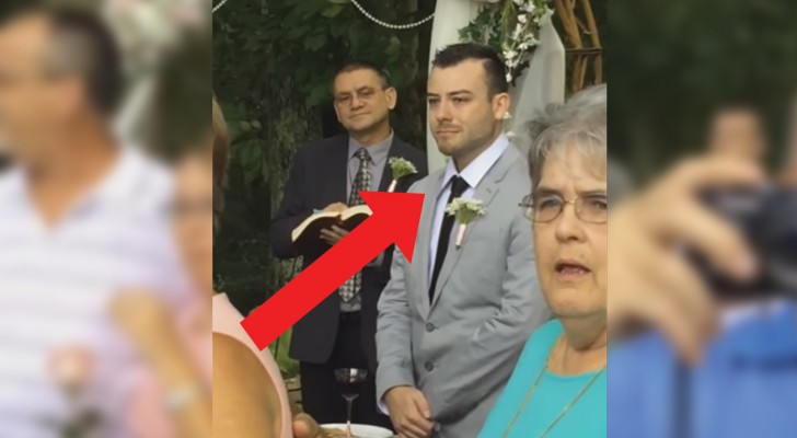 Der zukünftige Bräutigam steht am Altar: als er seine Frau sieht, überrascht seine Reaktion jeden