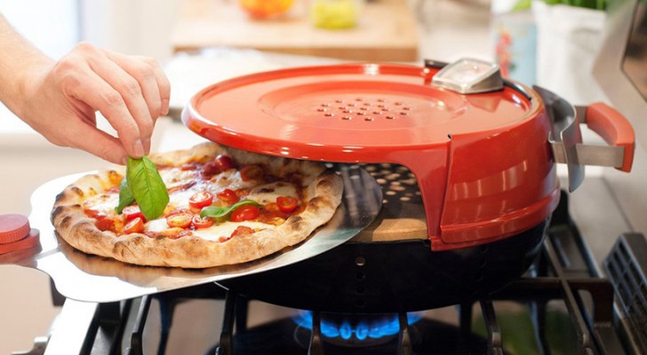 Make delicious pizzas in minutes with this stovetop oven!