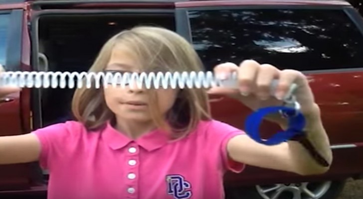 Bambini dimenticati in auto dai genitori: ecco la geniale invenzione di una bimba di 9 anni