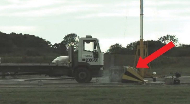  Anti-Terrorist Roadblocker Crash test! Wow!