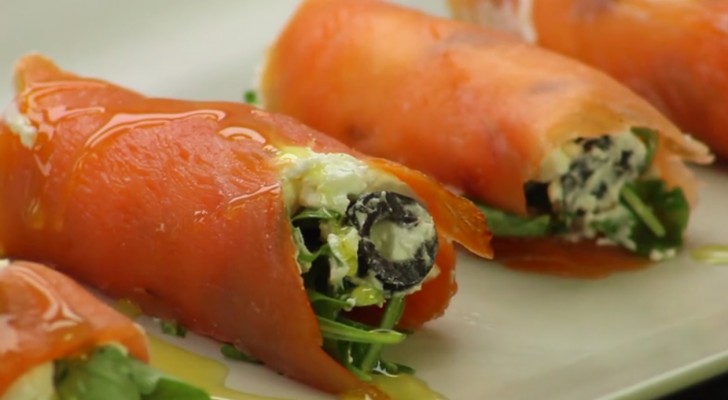 Rotolini al salmone: l'antipasto sfizioso, veloce da preparare e che non deluderà nessuno!