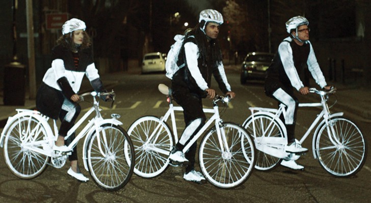 La Volvo ha prodotto una vernice salvavita per tutti i ciclisti che pedalano di notte